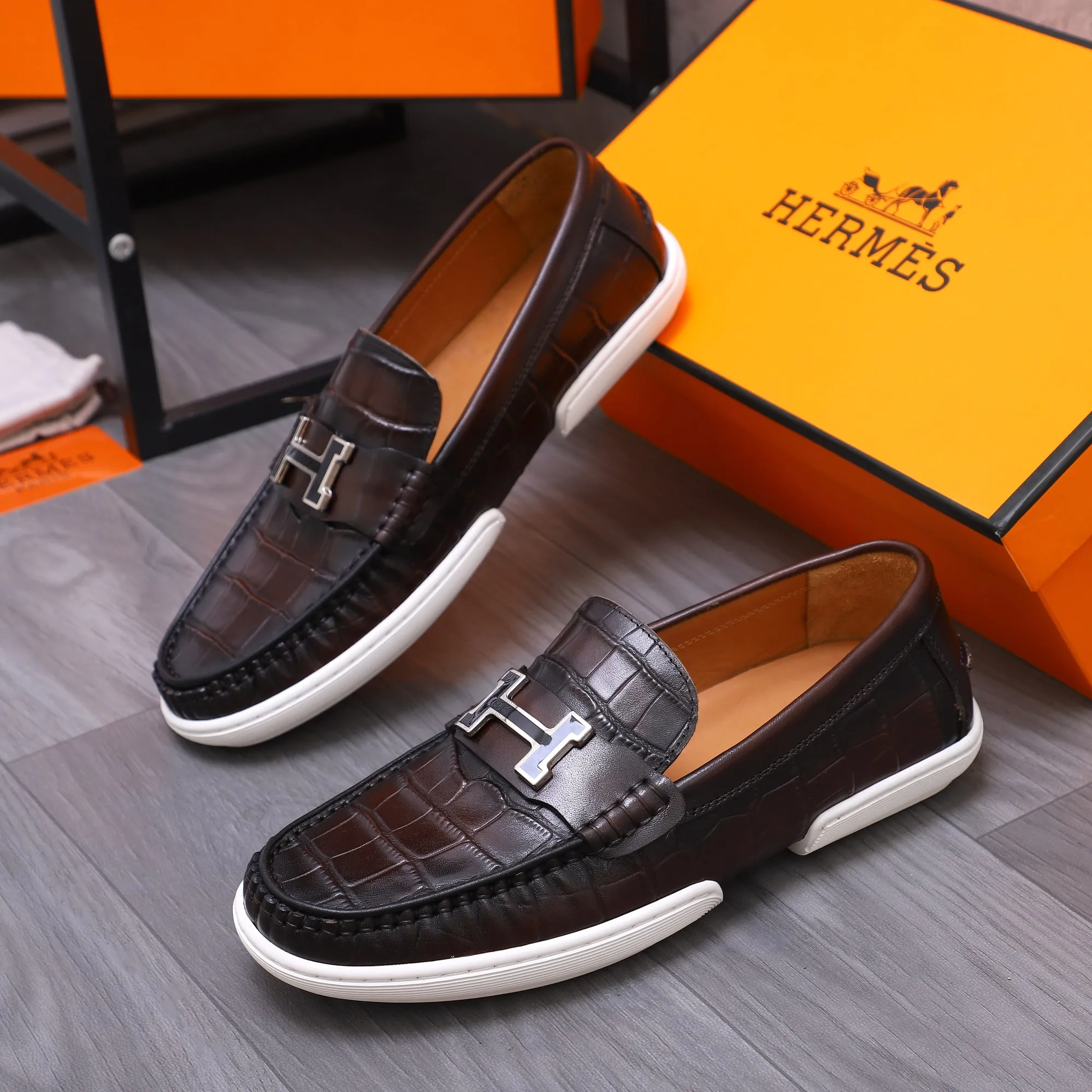 Men's shoes 💰500 Product trademark: HERMES "Hermes" casual slip-on leather shoes Regular size: 38-46 (45.46 custom-made, non-returnable) Product materials: Selected high-quality stone grain cowhide upper, cowhide lining, original outsole